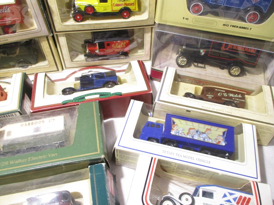 A collection of boxed die-cast vehicles including Lledo Days Gone, Matchbox Models of Yesteryear, - Bild 9 aus 9