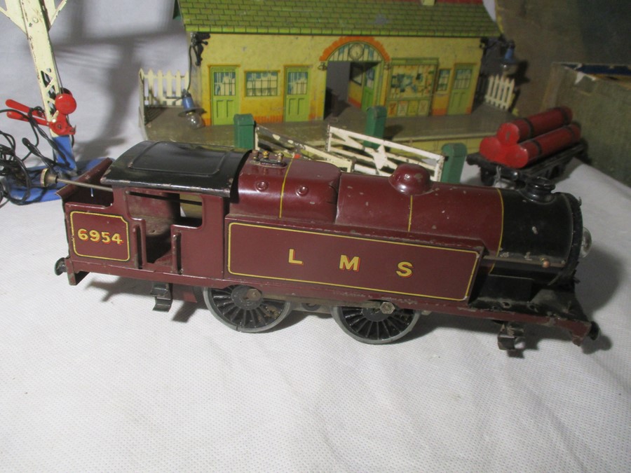 A boxed LNS Hornby train set, loco no. 6954 with various rolling stock etc. Tin plate station, - Bild 4 aus 10