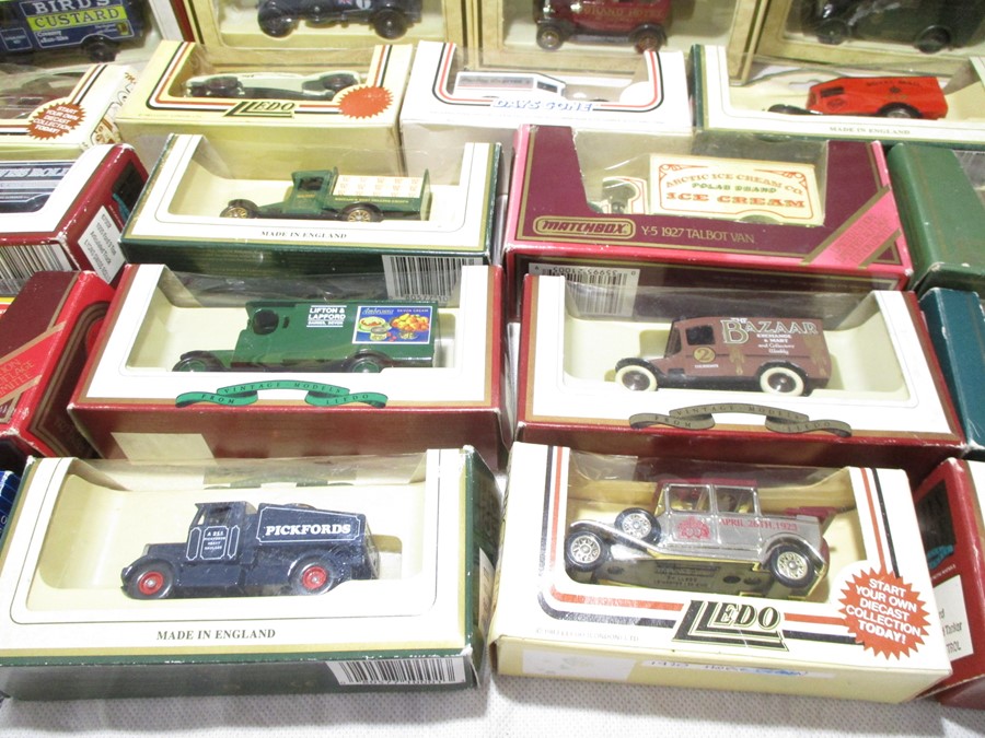 A collection of boxed die-cast vehicles including Lledo Days Gone, Matchbox Models of Yesteryear, - Bild 7 aus 9