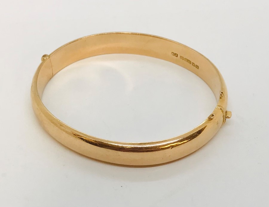 A 15ct gold hinged bracelet, 16.2g