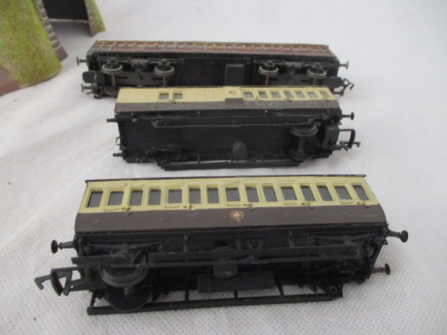 A collection of OO gauge model railway locomotives, rolling stock etc. - Bild 7 aus 10