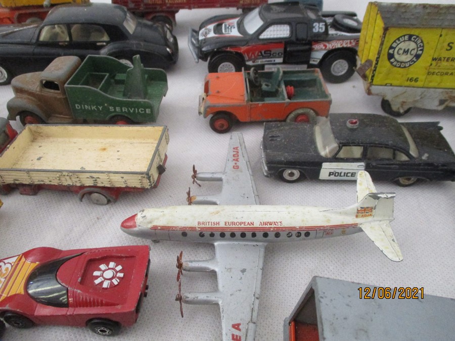 A collection of diecast toys including Dinky, Corgi, Matchbox etc. - Bild 6 aus 21