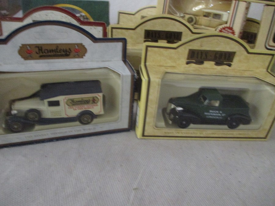 A collection of mainly boxed Lledo die-cast vehicles including "Days Gone" - Bild 5 aus 19