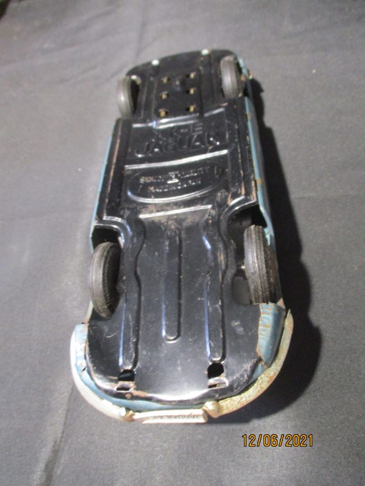 A tin plate friction driven Jaguar XK-E made in Japan and a boxed Marx Toys friction motor plastic - Bild 10 aus 14