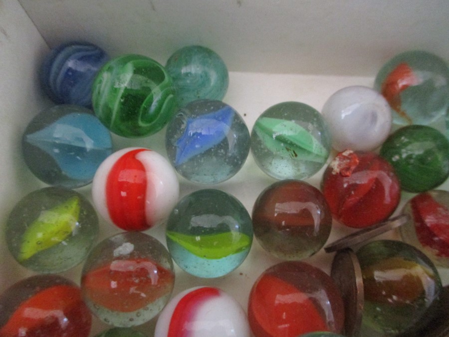 A small collection of marbles - Bild 2 aus 6