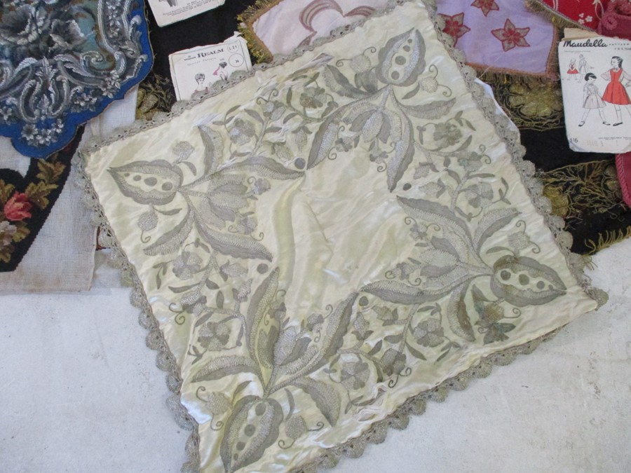 A collection of various linen and beadwork panels, patterns etc - Image 2 of 17