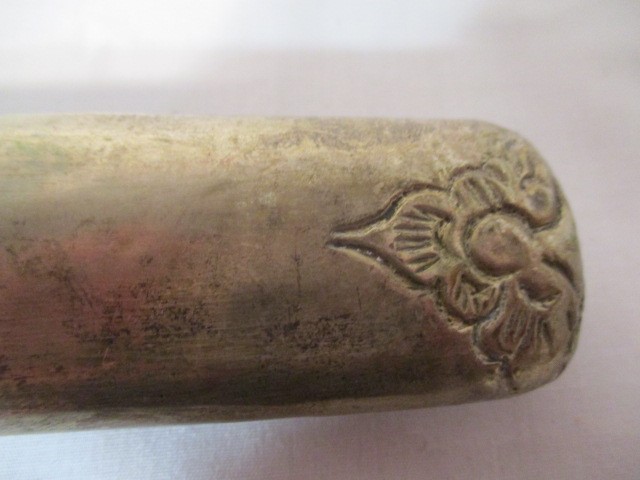 A 20th century Kris (possibly Balinese) with undulating double edged blade. The SCM grip formed as a - Image 20 of 27