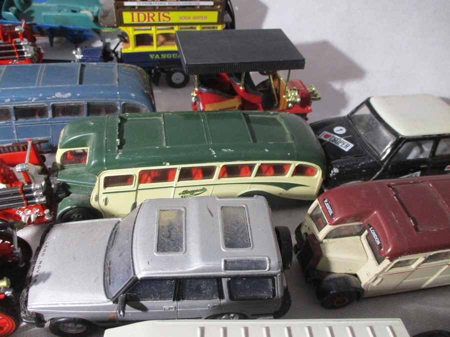 A collection of unboxed die-cast vehicles including Dinky, Corgi, Lledo, Matchbox etc - Bild 10 aus 16