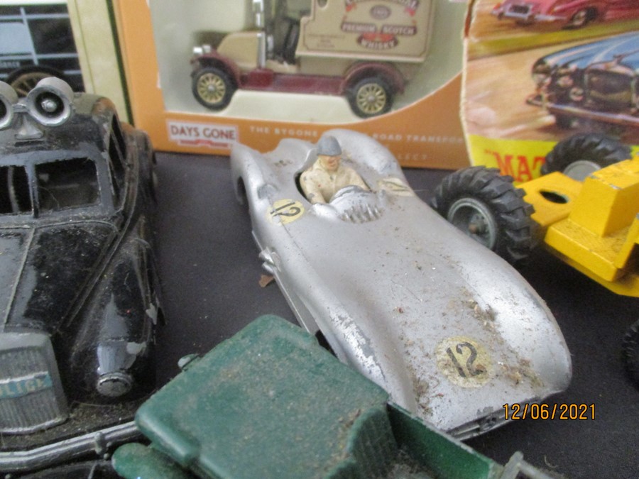 A selection of vintage play worn model cars including Lesney, Corgi and Dinky - Bild 21 aus 33