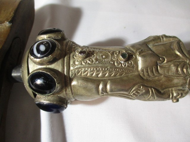 A 20th century Kris (possibly Balinese) with undulating double edged blade. The SCM grip formed as a - Image 9 of 27