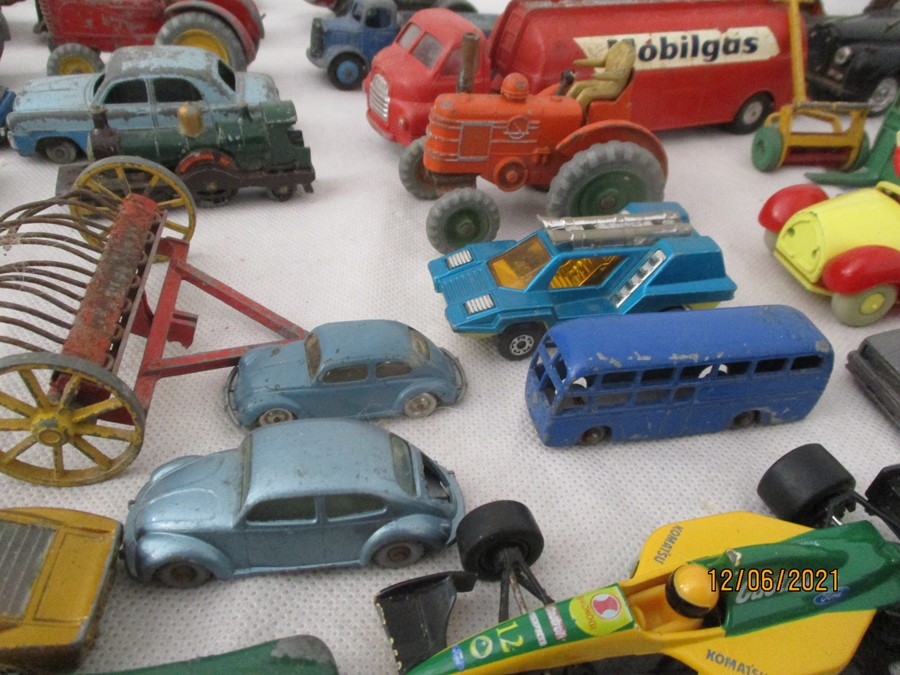 A collection of diecast toys including Dinky, Corgi, Matchbox etc. - Bild 15 aus 21