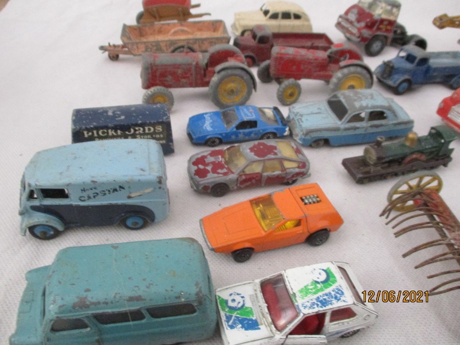 A collection of diecast toys including Dinky, Corgi, Matchbox etc. - Bild 18 aus 21