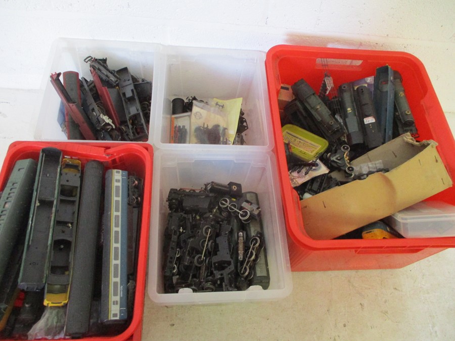 A collection of OO gauge model railways parts and spares A/F