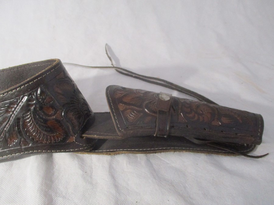 A tooled leather holster and belt - Image 5 of 5