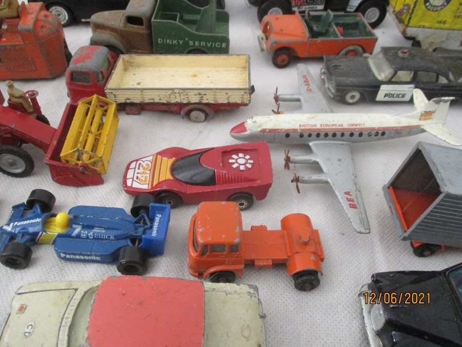 A collection of diecast toys including Dinky, Corgi, Matchbox etc. - Bild 8 aus 21