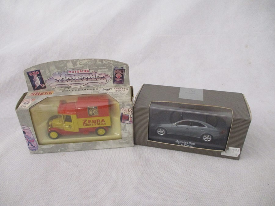 A collection of boxed die-cast vehicles including Corgi, Dinky, Gilbow etc - Bild 7 aus 10