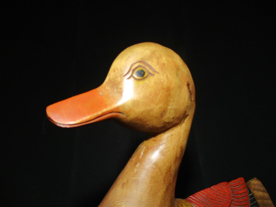 A large wooden novelty duck - Image 5 of 7