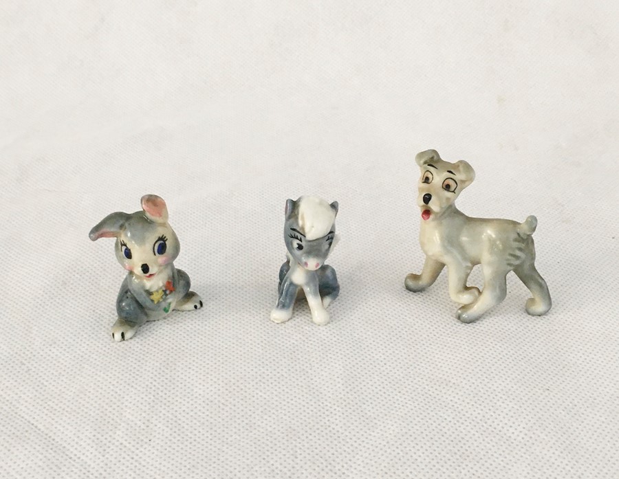 Two Beatrix Potter Royal Albert figurines along with three Wade Disney figures - Bild 5 aus 5