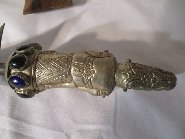 A 20th century Kris (possibly Balinese) with undulating double edged blade. The SCM grip formed as a - Image 26 of 27