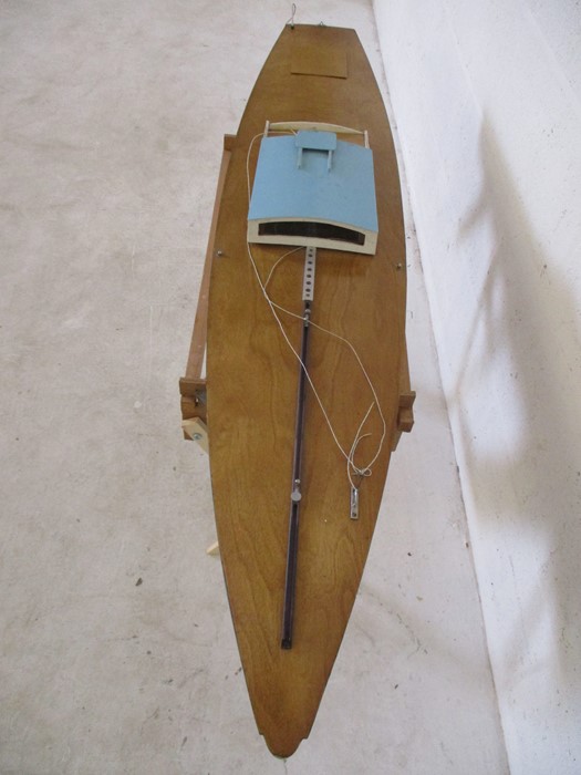 A large radio controlled pond yacht hull, length 130cm - Bild 2 aus 7