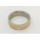 An 18ct gold two tone wedding band, weight 5.4g