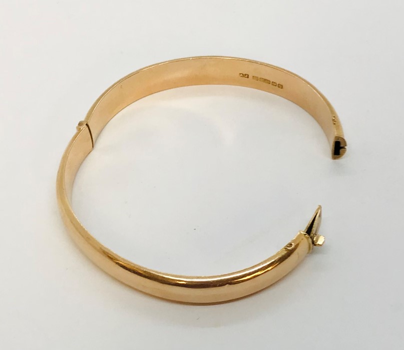 A 15ct gold hinged bracelet, 16.2g - Image 2 of 2