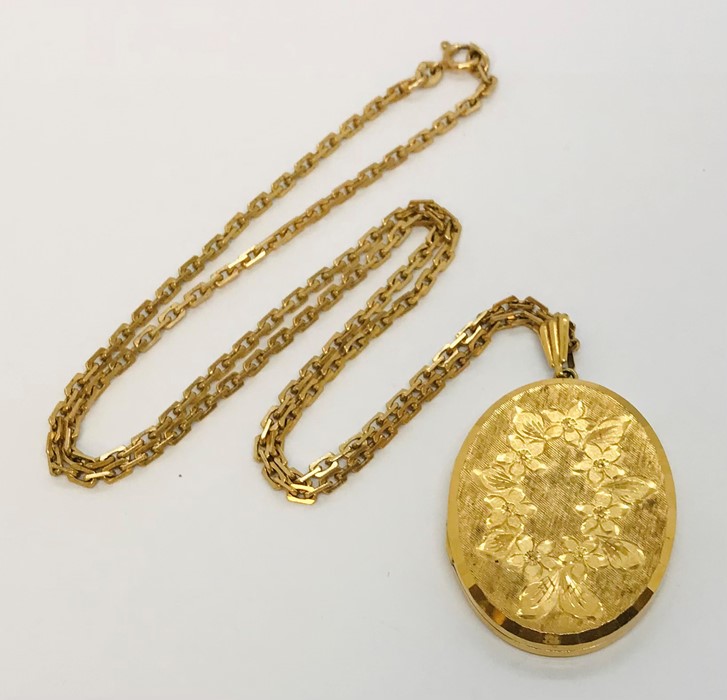 A 9ct gold locket on a 9ct gold chain- total weight 28.1g