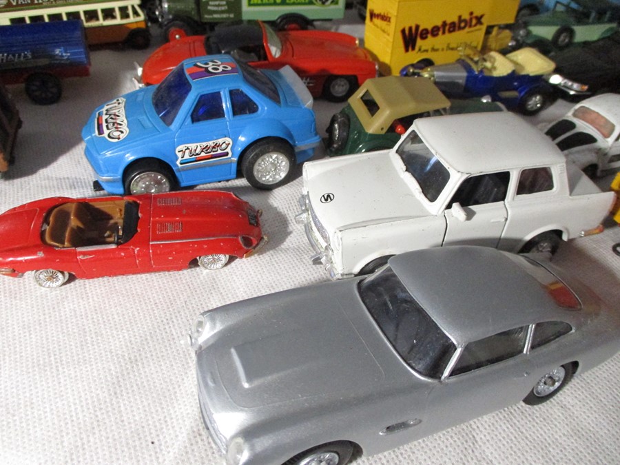 A collection of unboxed die-cast vehicles including Dinky, Corgi, Lledo, Matchbox etc - Bild 7 aus 16