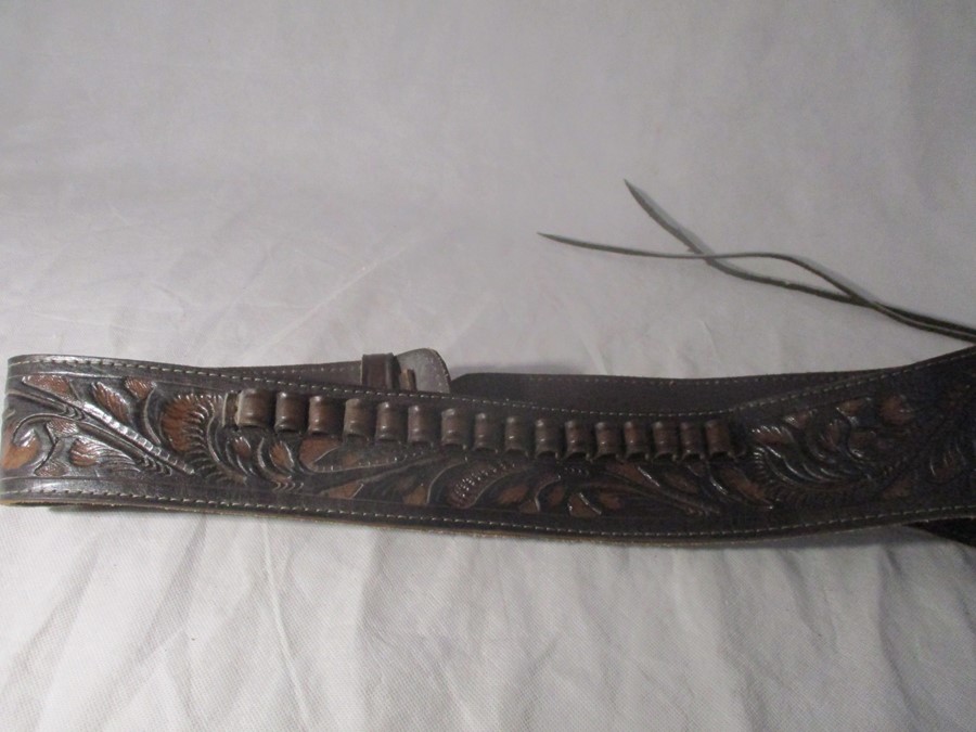 A tooled leather holster and belt - Image 4 of 5