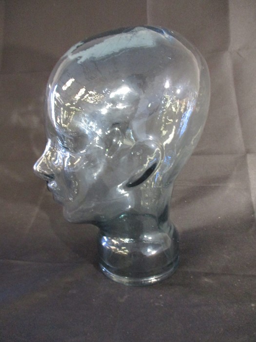 A glass display head. - Bild 4 aus 9