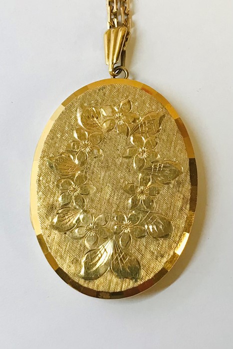 A 9ct gold locket on a 9ct gold chain- total weight 28.1g - Image 2 of 2