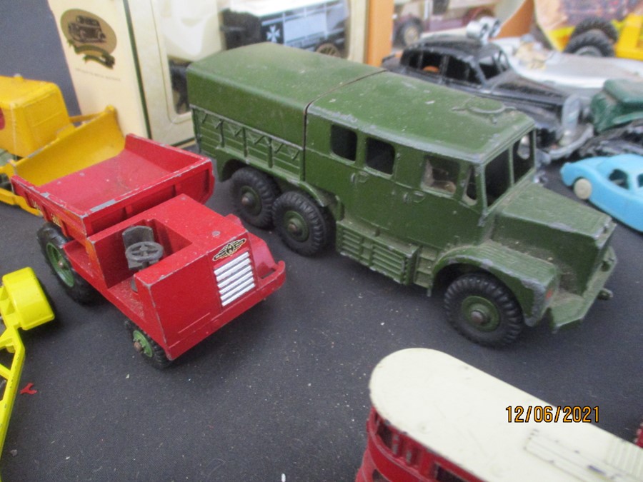 A selection of vintage play worn model cars including Lesney, Corgi and Dinky - Bild 24 aus 33