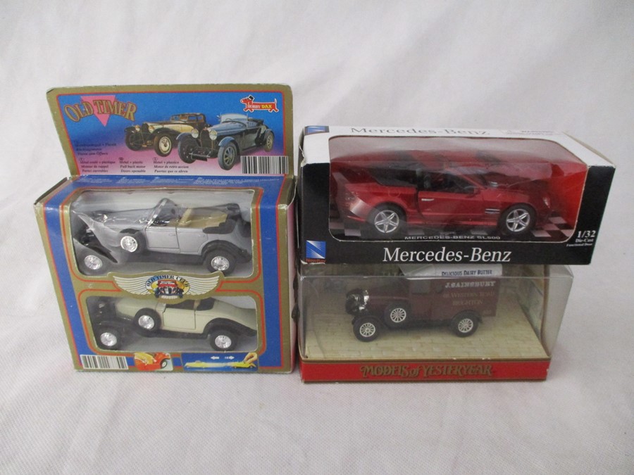 A collection of boxed die-cast vehicles including Corgi, Dinky, Gilbow etc - Bild 2 aus 10