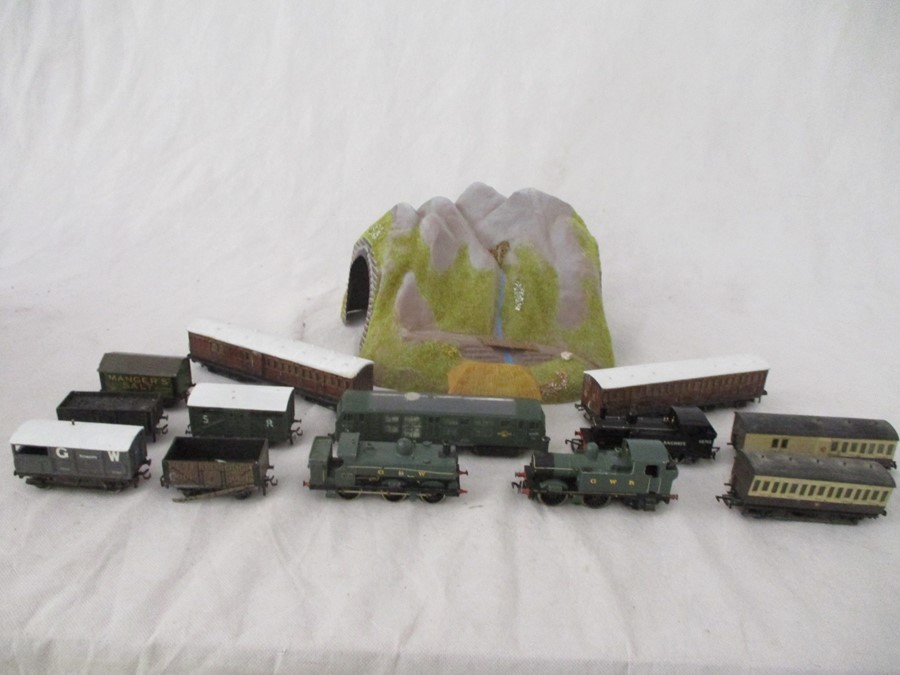 A collection of OO gauge model railway locomotives, rolling stock etc.