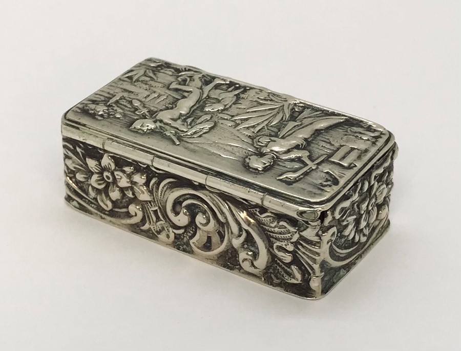 A small hallmarked silver pill box ( Chester 1900, George Nathan & Ridley Hayes) decorated with a - Image 3 of 4