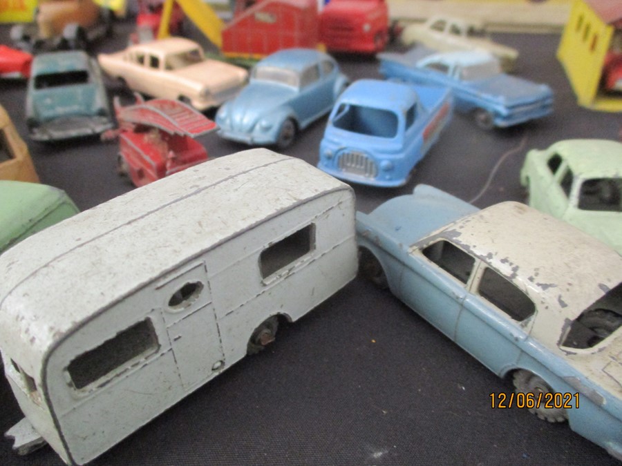 A selection of vintage play worn model cars including Lesney, Corgi and Dinky - Bild 17 aus 33