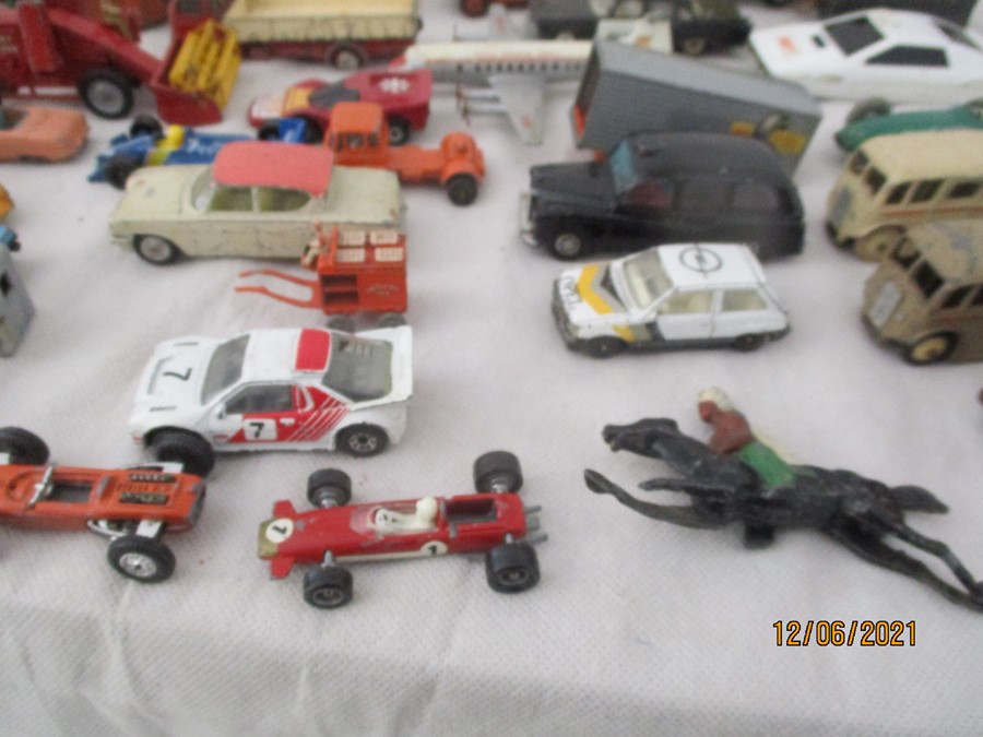 A collection of diecast toys including Dinky, Corgi, Matchbox etc. - Bild 7 aus 21