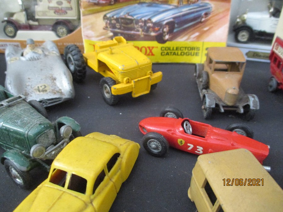 A selection of vintage play worn model cars including Lesney, Corgi and Dinky - Bild 20 aus 33