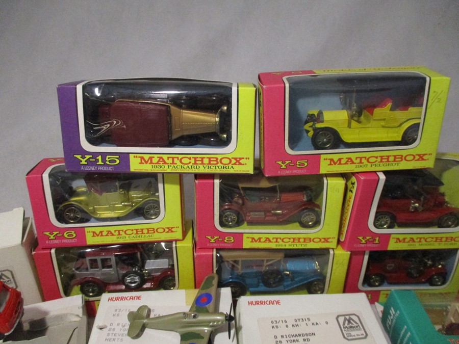 A collection of various die-cast vehicles including Matchbox, Corgi, Shell Classic Sportscars, - Bild 2 aus 13