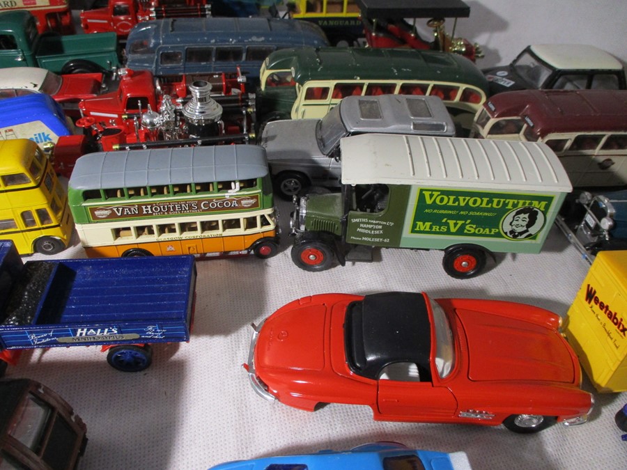 A collection of unboxed die-cast vehicles including Dinky, Corgi, Lledo, Matchbox etc - Bild 9 aus 16