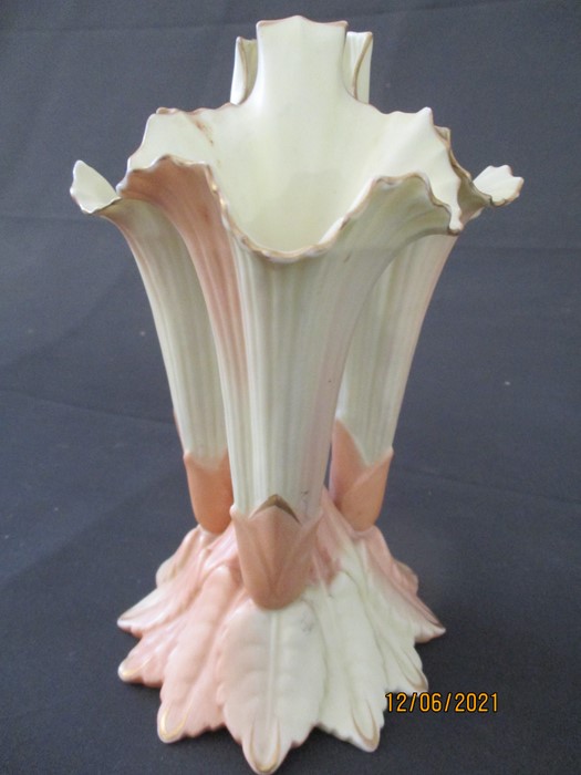 A Locke & Co. Worcester triple posy vase, 17cm height - Bild 5 aus 5