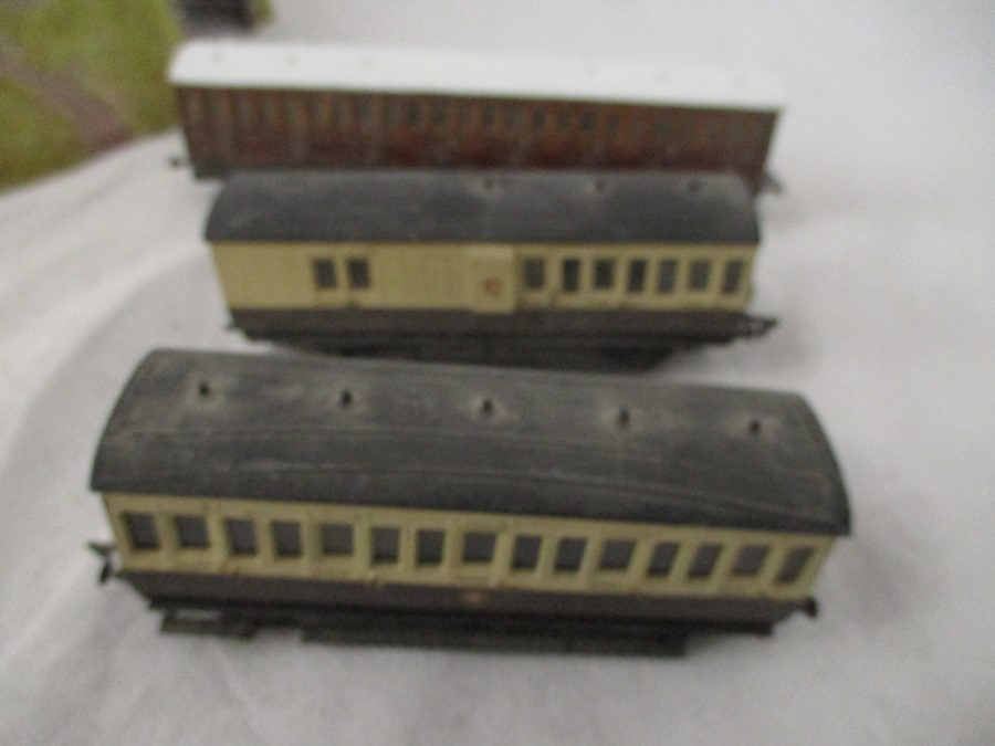A collection of OO gauge model railway locomotives, rolling stock etc. - Bild 6 aus 10