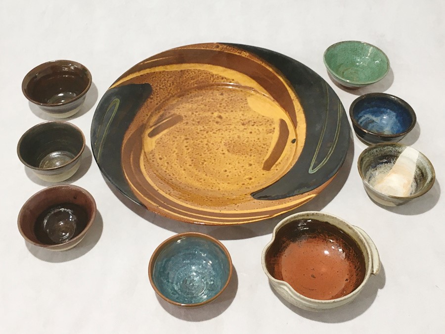 A large Eden pottery charger along with a collection of studio pottery bowls - Image 2 of 6