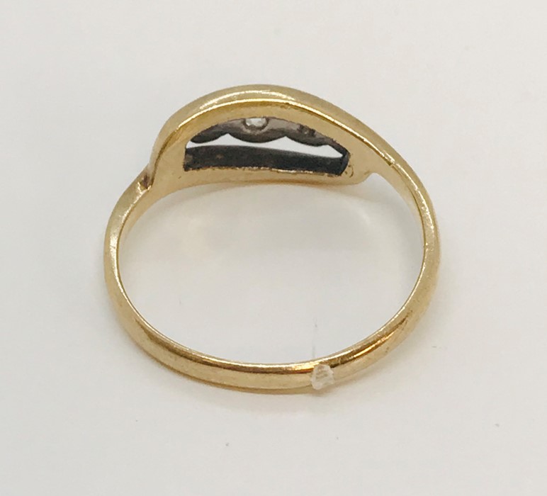 A 9ct gold ring with palladium set with diamond chips - Image 3 of 3