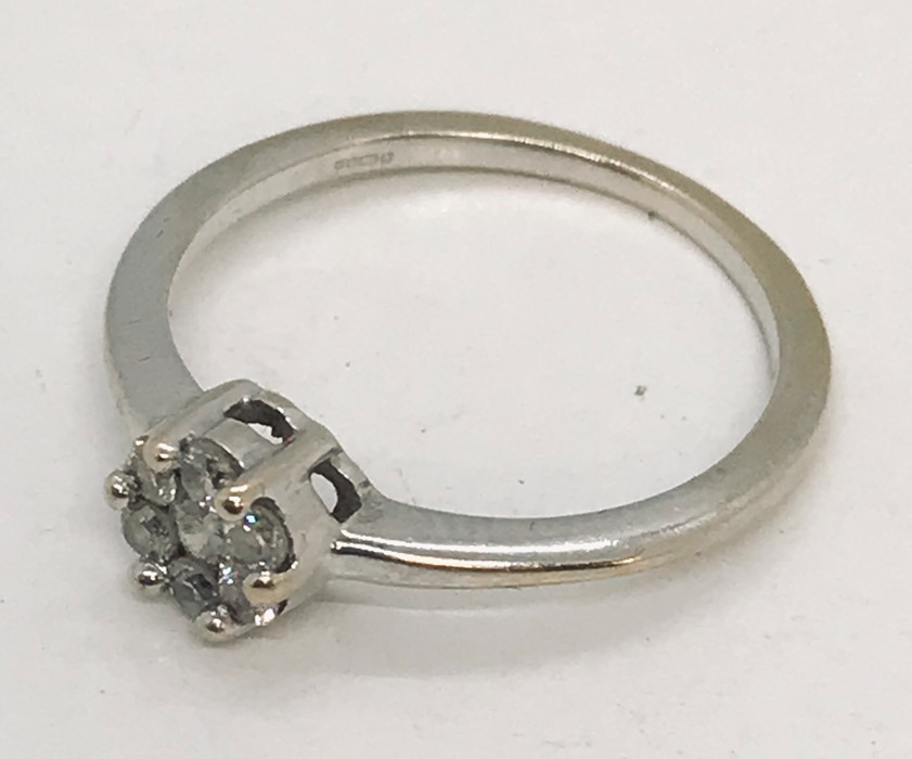 An 18ct white gold diamond cluster ring - Image 2 of 4