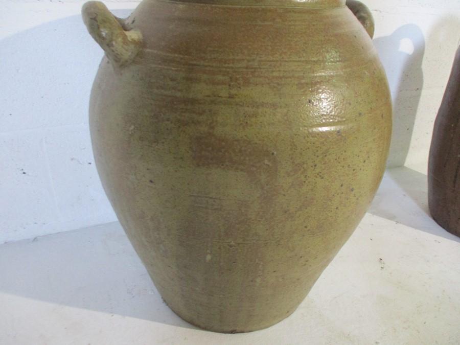 A large two handled glazed terracotta urn along with a large flagon - Image 7 of 11
