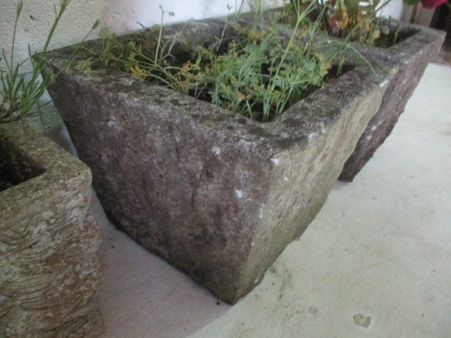 Two concrete garden pots, along with a pair of concrete troughs - Image 6 of 7