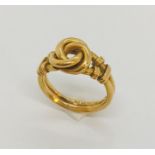 An 18ct gold knot ring weight 7.6g