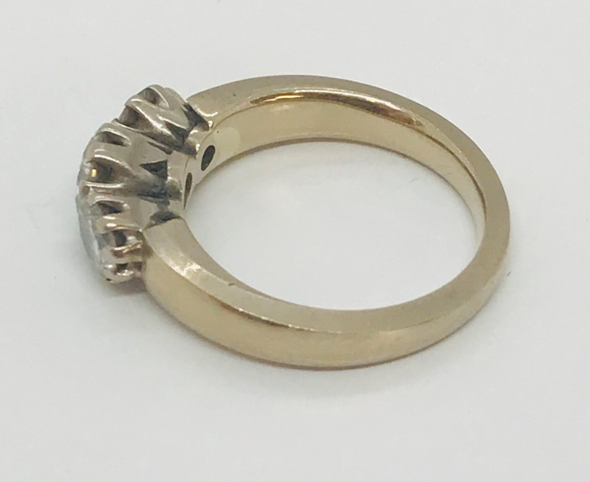 A substantial unmarked white gold ( tested as 18ct) diamond three stone ring of approximately 1ct - Image 4 of 5