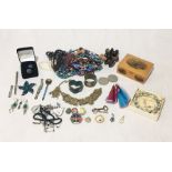 A collection of costume jewellery etc. including a fine 9ct gold chain ( 0.7g) and a Mauchlin ware